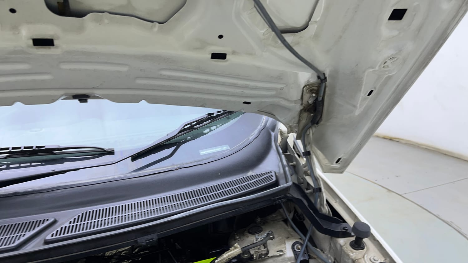 Used 2018 Ford EcoSport Titanium + 1.5L TDCi Diesel Manual engine ENGINE LEFT SIDE HINGE & APRON VIEW