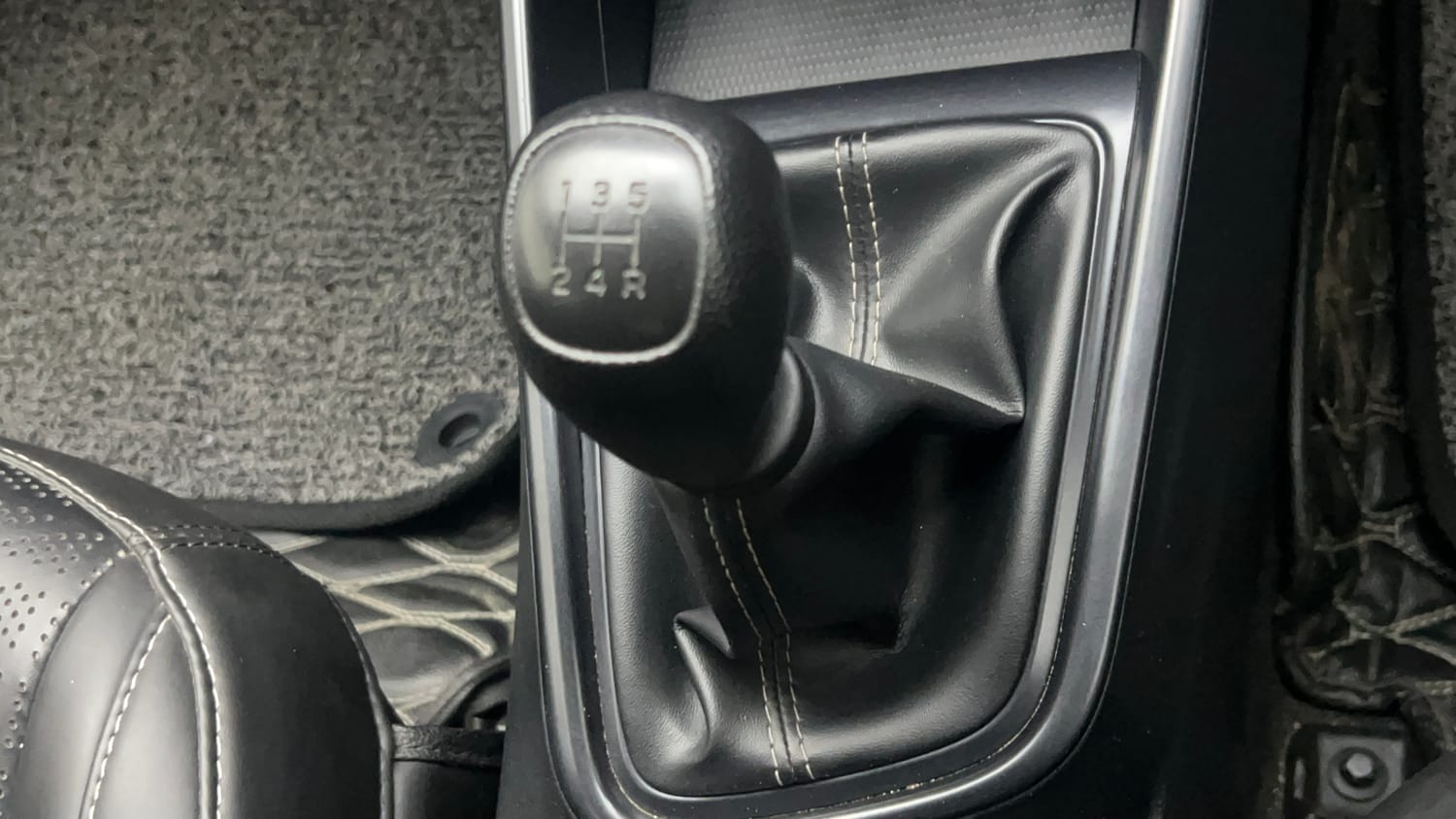 Used 2021 Hyundai i20 Sportz 1.2 MT Petrol Manual interior GEAR  KNOB VIEW