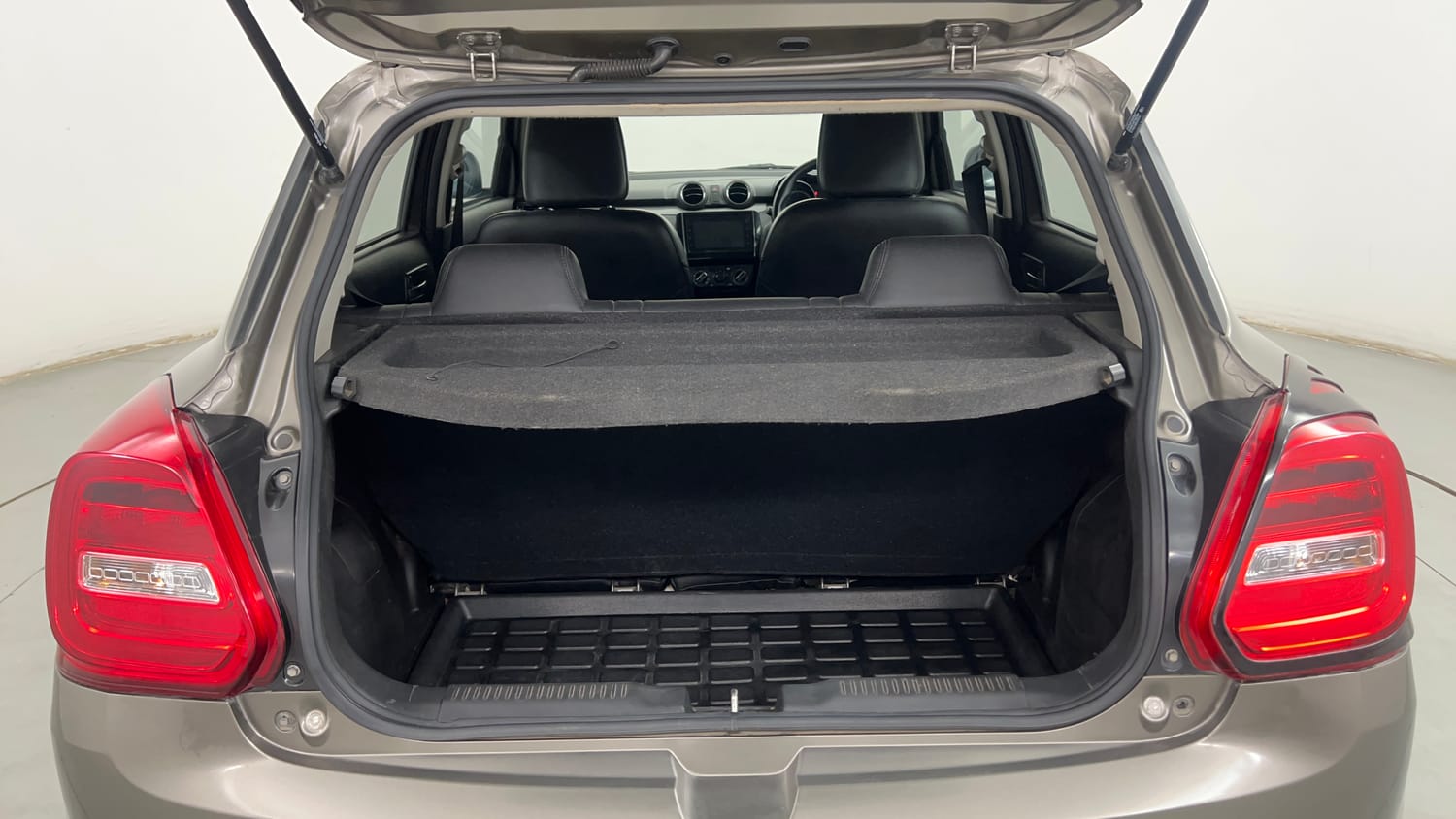 Used 2019 Maruti Suzuki Swift VDi AMT Diesel Automatic interior DICKY INSIDE VIEW