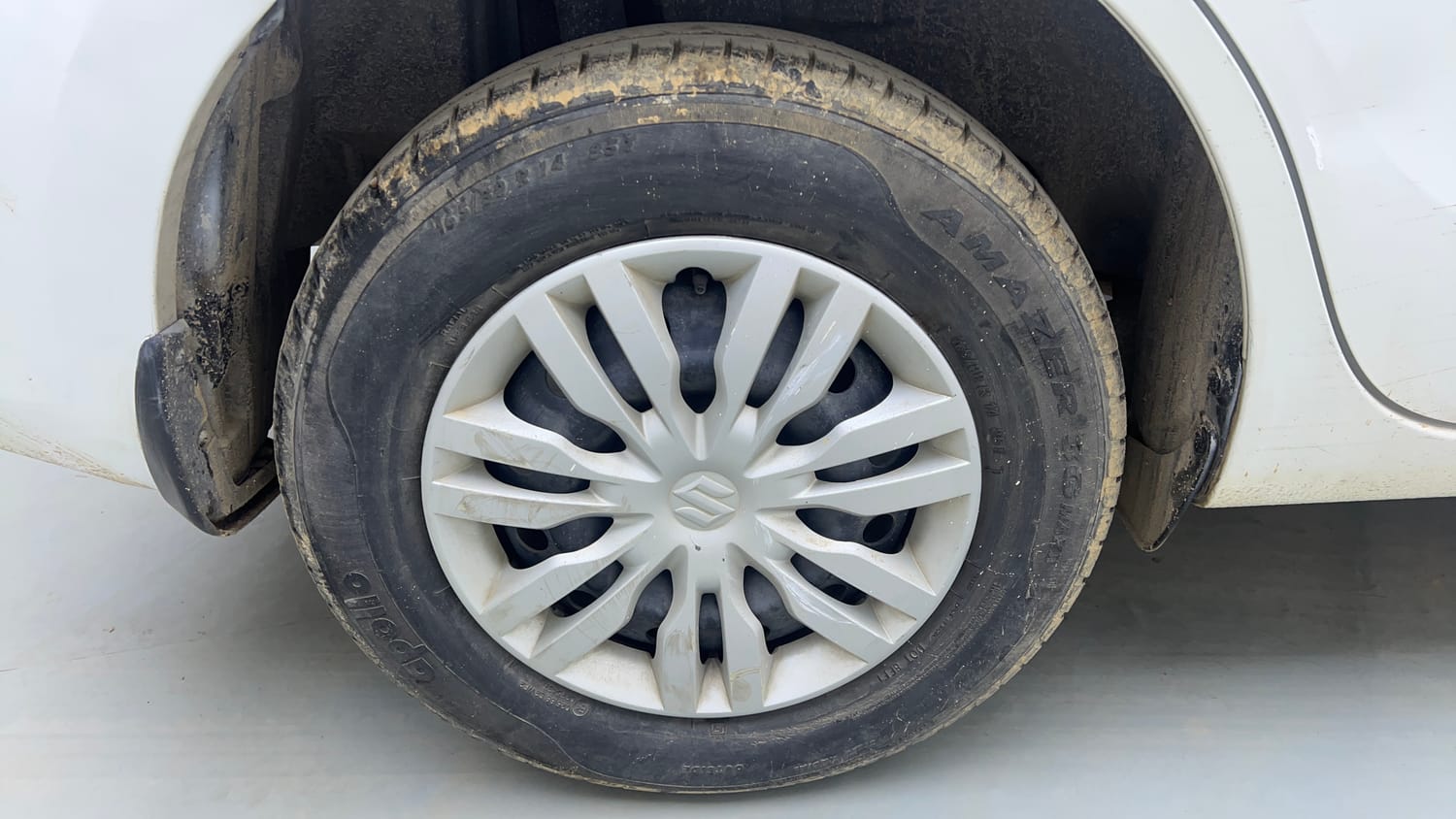Used 2019 Maruti Suzuki Dzire VXi AMT Petrol Automatic tyres RIGHT REAR TYRE RIM VIEW