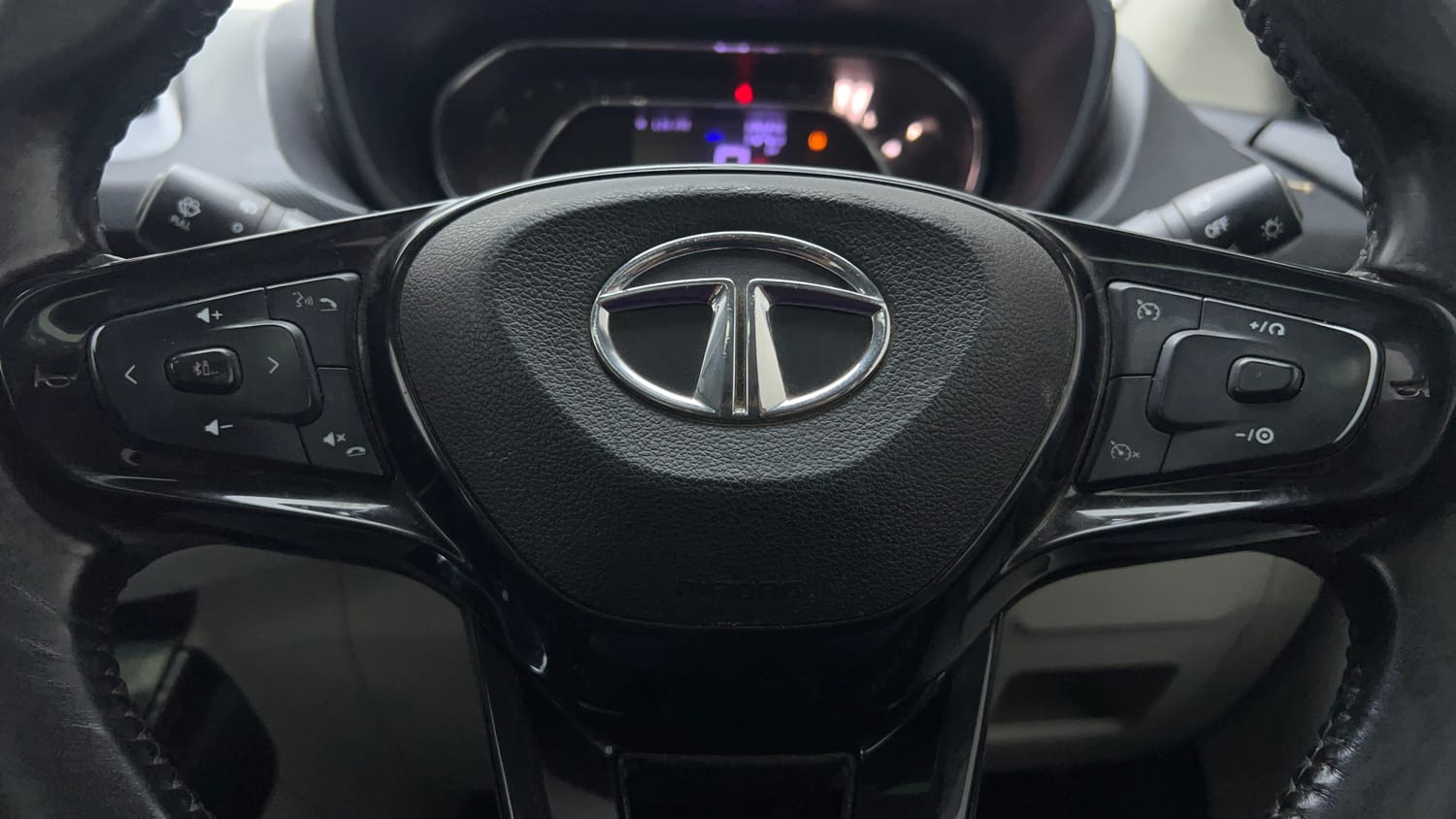 Used 2021 Tata Nexon XZ Plus (S) Petrol Manual top_features Airbags