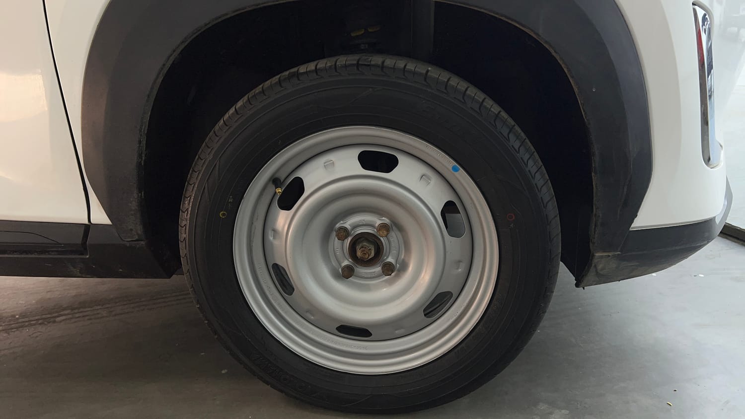 Used 2023 Nissan Magnite XE Petrol Manual tyres RIGHT FRONT TYRE RIM VIEW