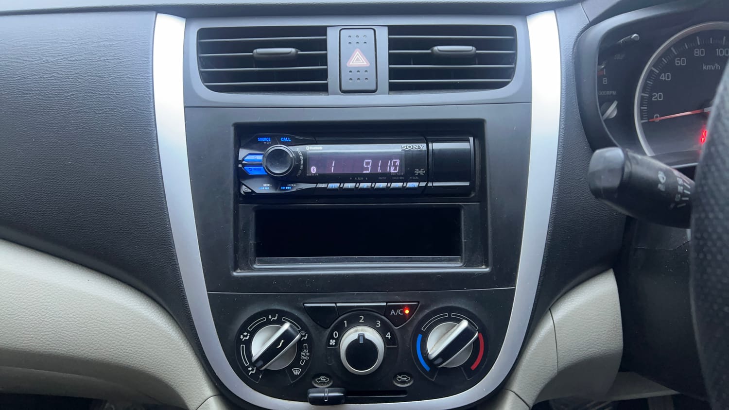 Used 2016 Maruti Suzuki Celerio VXi AMT Petrol Automatic interior MUSIC SYSTEM & AC CONTROL VIEW