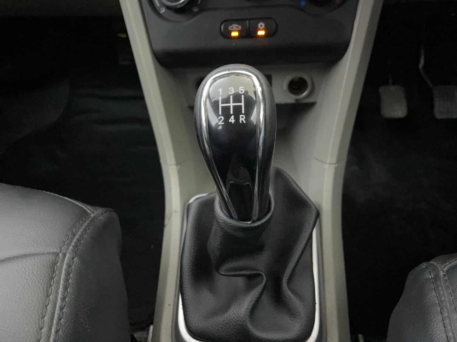 Used 2017 Tata Tiago Revotron XZ Petrol Manual interior GEAR  KNOB VIEW