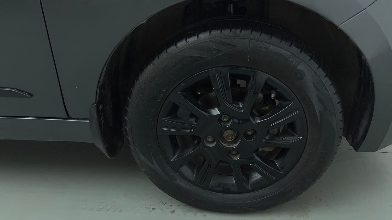 Used 2021 Tata Tiago LE Petro l+ CNG(Outside Fitted) Cng Manual tyres RIGHT FRONT TYRE RIM VIEW