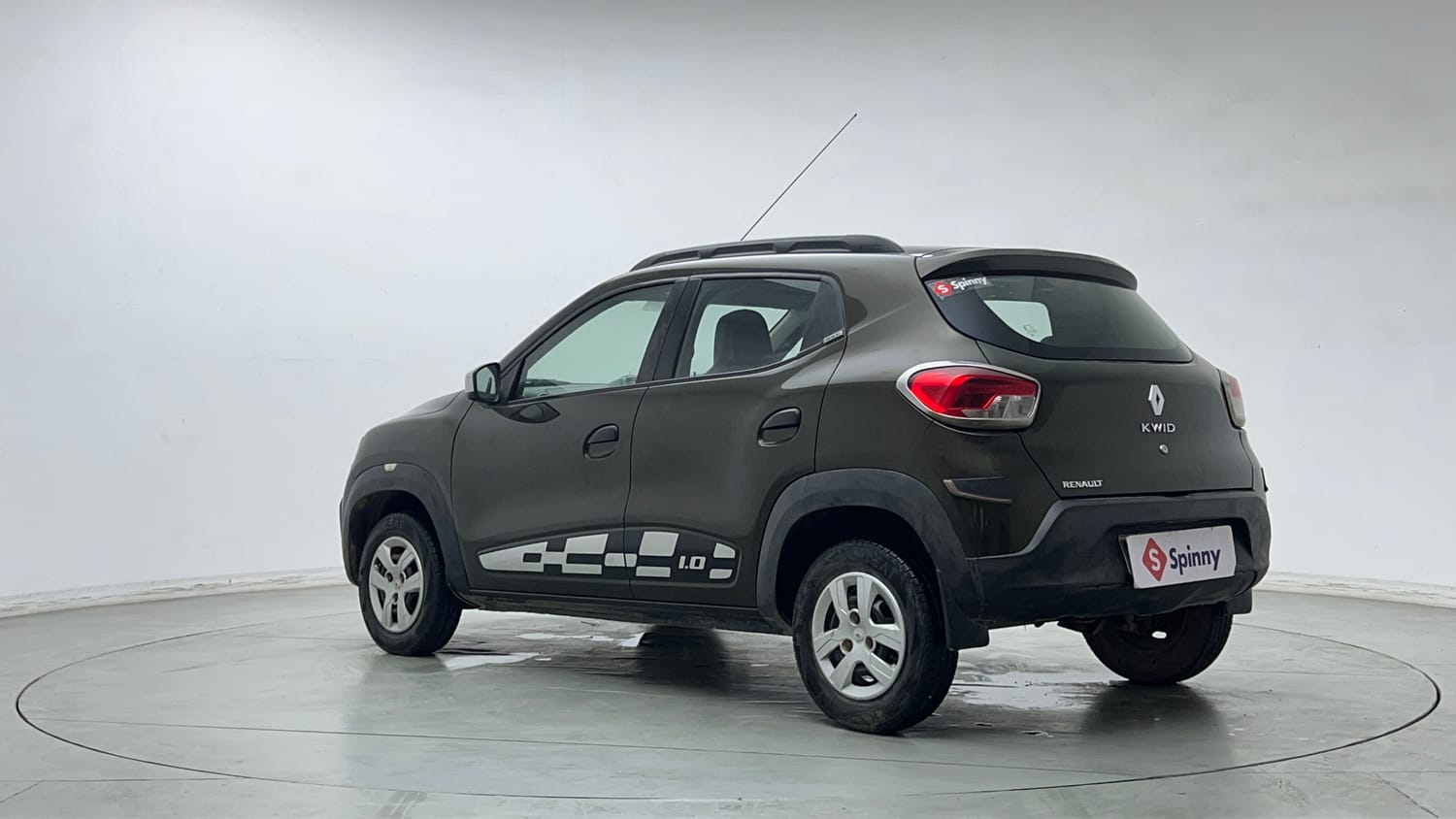 Used 2017 Renault Kwid 1.0 RXT Petrol Manual exterior LEFT REAR CORNER VIEW
