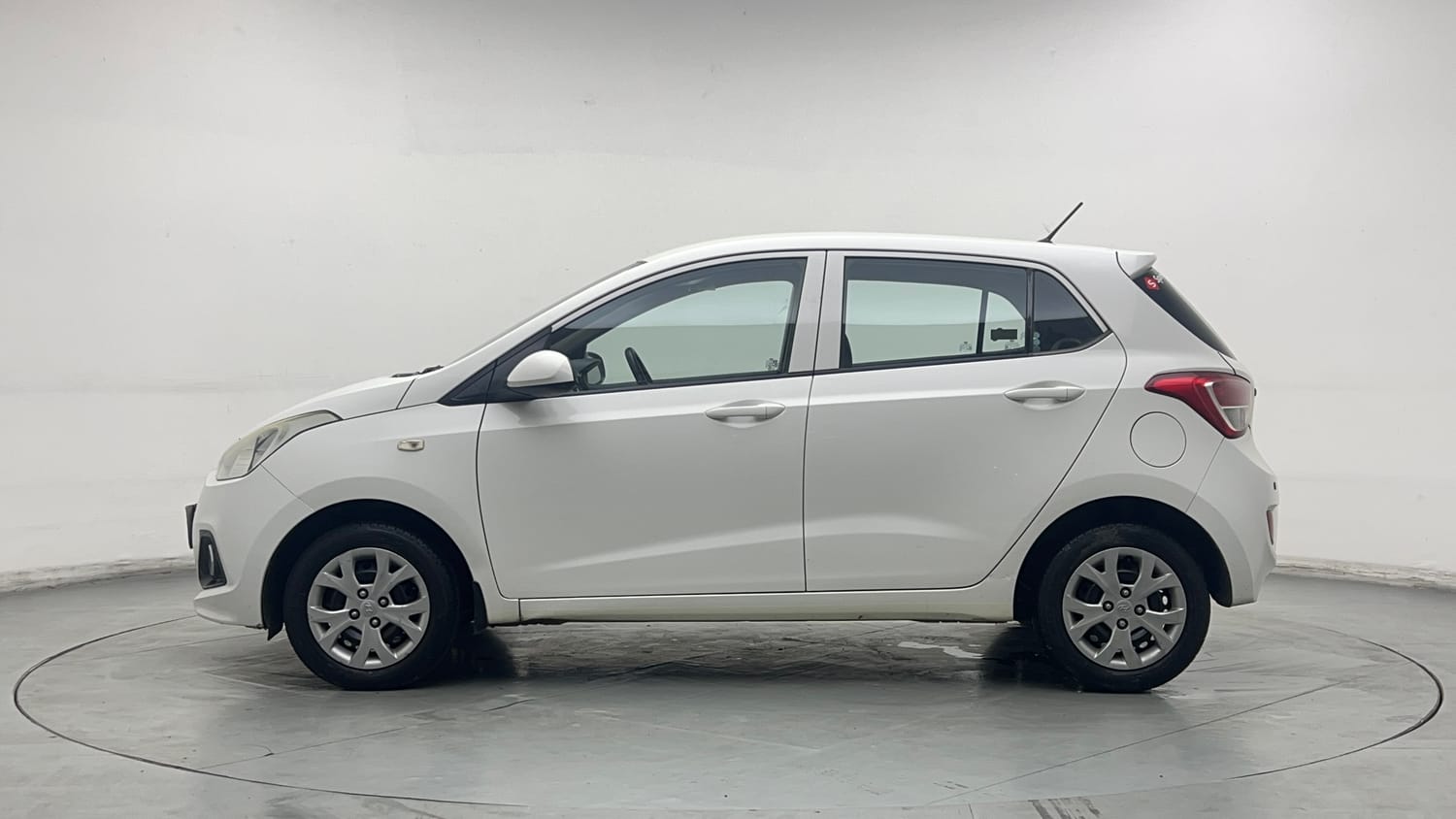 Used 2015 Hyundai Grand i10 Magna 1.2 Kappa VTVT Petrol Manual exterior LEFT SIDE VIEW
