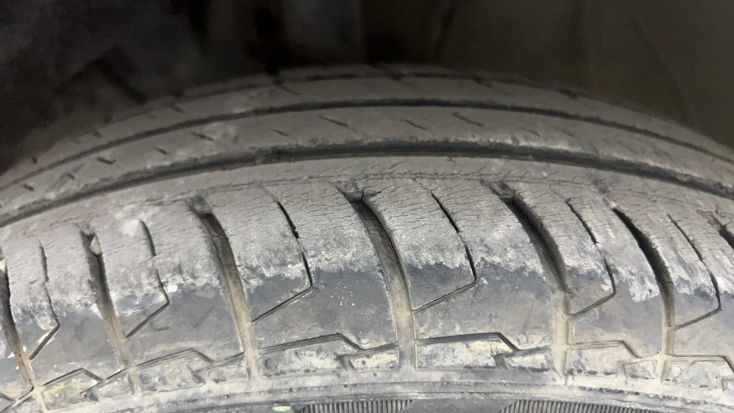 Used 2021 Maruti Suzuki Swift VXi AMT Petrol Automatic tyres LEFT FRONT TYRE TREAD VIEW