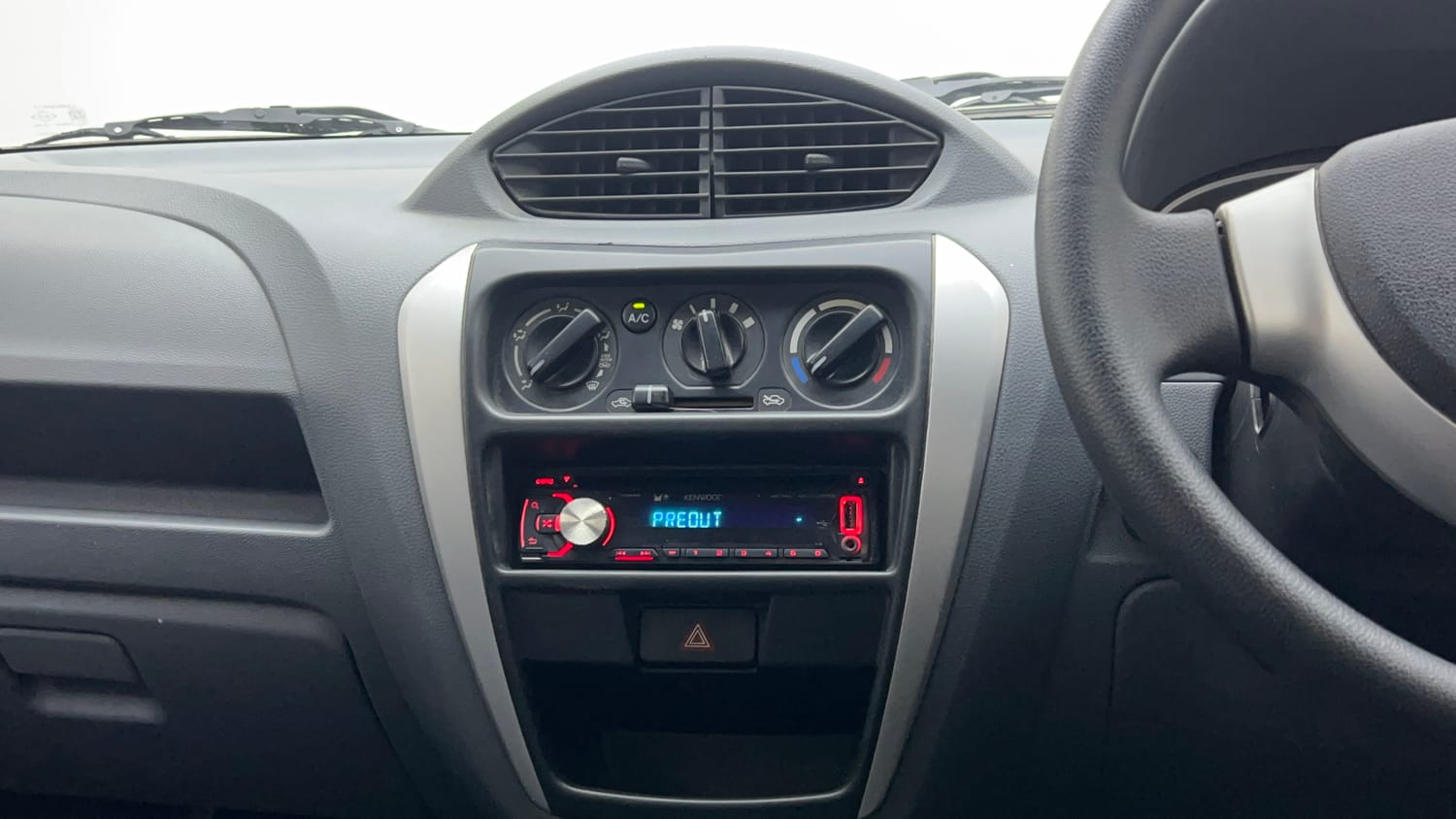Used 2015 Maruti Suzuki Alto 800 Lxi Petrol Manual interior MUSIC SYSTEM & AC CONTROL VIEW