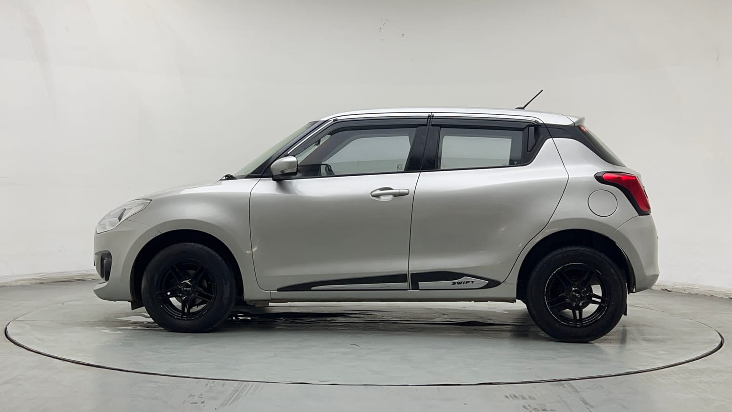 Used 2018 Maruti Suzuki Swift VXi AMT Petrol Automatic exterior LEFT SIDE VIEW