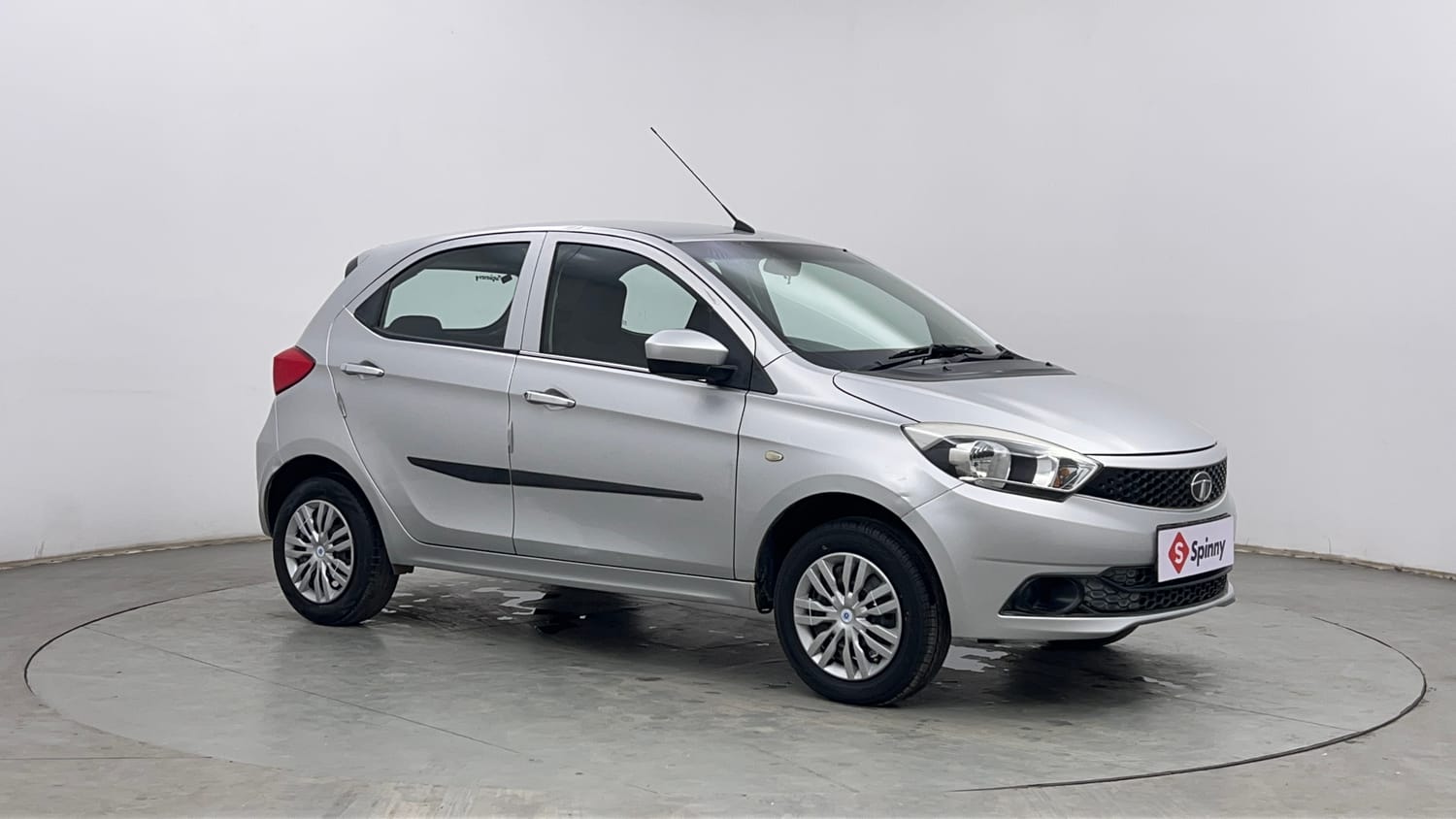 Used 2017 Tata Tiago Revotron XT Petrol Manual exterior RIGHT FRONT CORNER VIEW