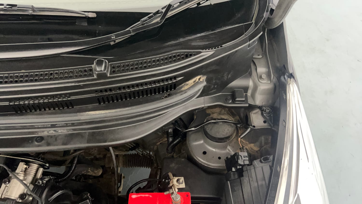 Used 2016 Hyundai Eon Era + Petrol Manual engine ENGINE LEFT SIDE HINGE & APRON VIEW
