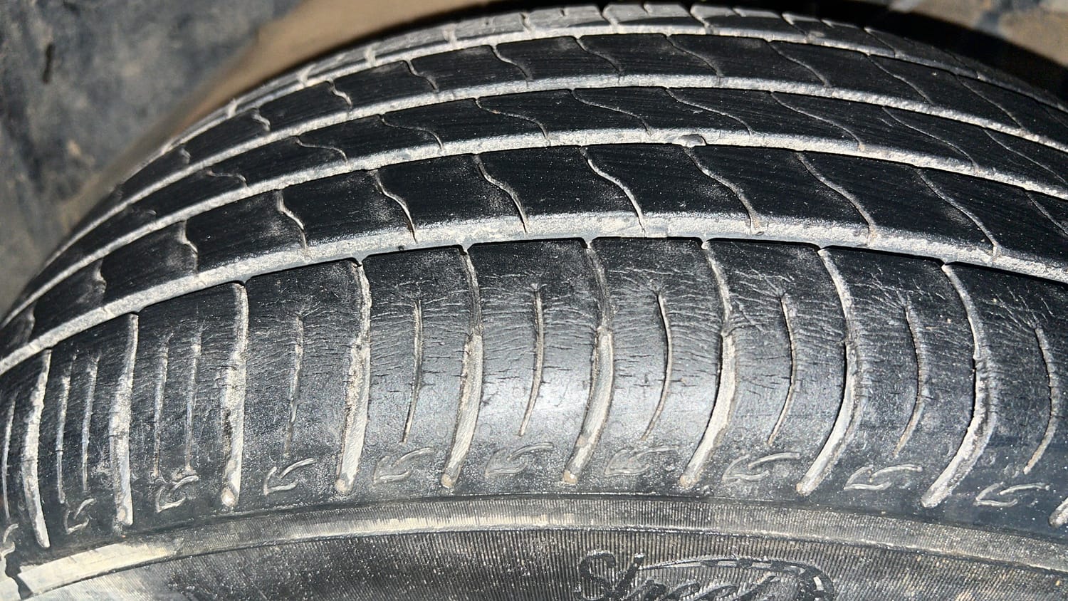 Used 2021 maruti-suzuki Vitara Brezza LXi Petrol Manual tyres RIGHT FRONT TYRE TREAD VIEW