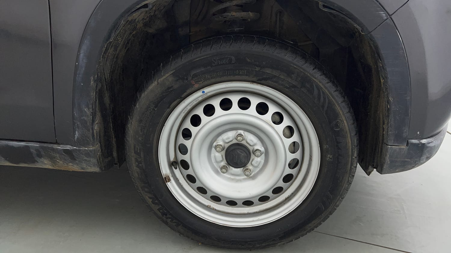 Used 2021 maruti-suzuki Vitara Brezza LXi Petrol Manual tyres RIGHT FRONT TYRE RIM VIEW