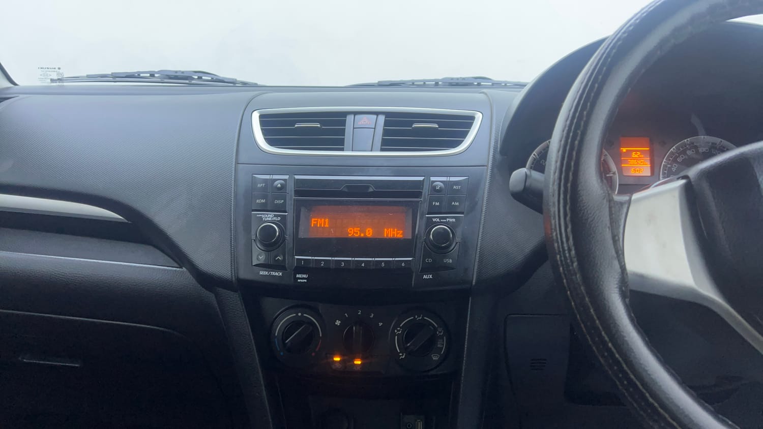 Used 2015 Maruti Suzuki Swift VXi Petrol Manual interior MUSIC SYSTEM & AC CONTROL VIEW
