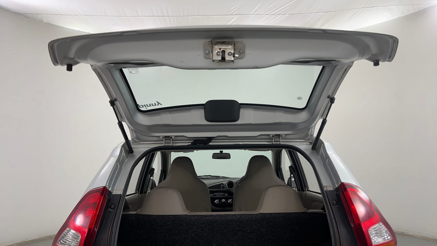 Used 2017 Datsun Redi-GO T (O) Petrol Manual interior DICKY DOOR OPEN VIEW