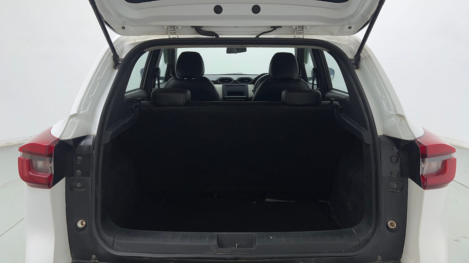 Used 2023 Nissan Magnite XE Petrol Manual interior DICKY INSIDE VIEW