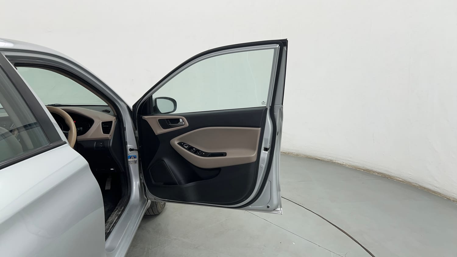 Used 2017 Hyundai Elite i20 Sportz 1.2 Petrol Manual interior RIGHT FRONT DOOR OPEN VIEW