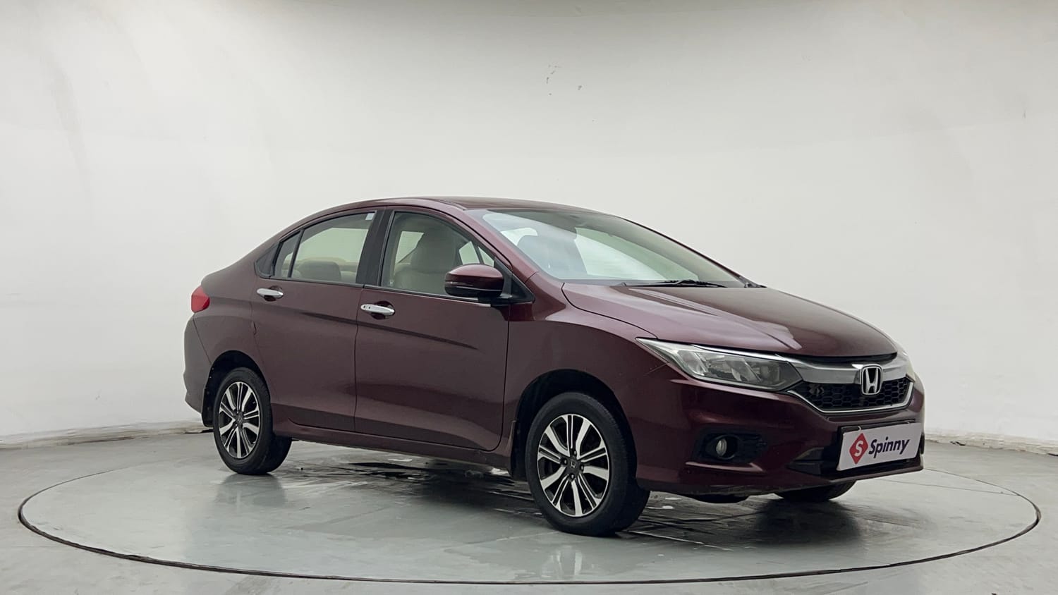 Used 2017 Honda City V Petrol Petrol Manual exterior RIGHT FRONT CORNER VIEW