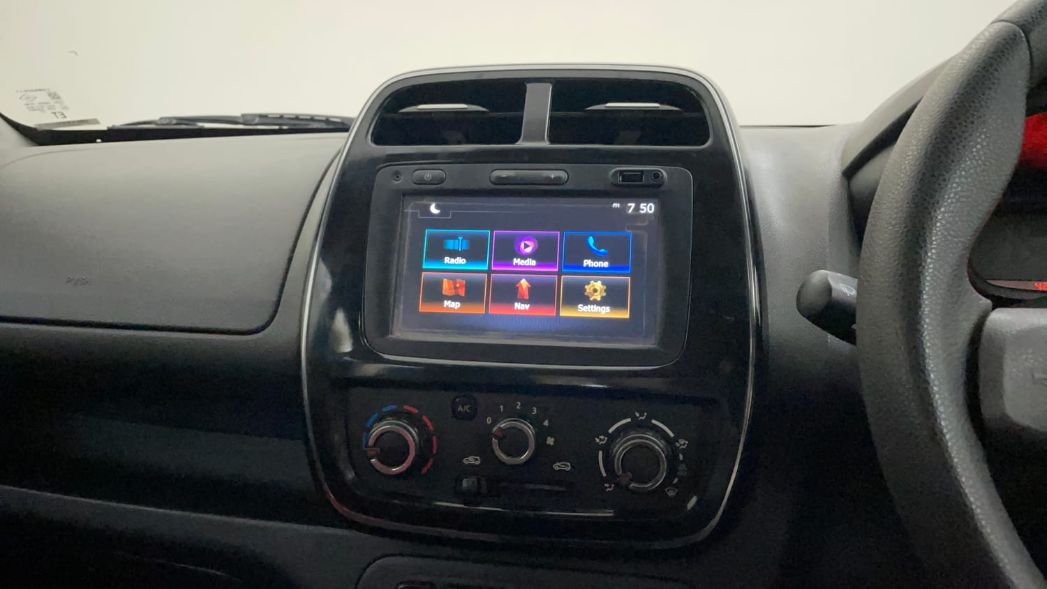 Used 2016 Renault Kwid 1.0 RXT Petrol Manual top_features Touch screen infotainment system