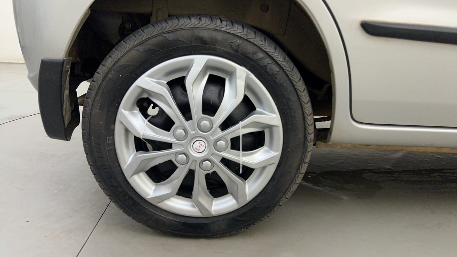 Used 2012 Maruti Suzuki Estilo VXi BS-IV Petrol Manual tyres RIGHT REAR TYRE RIM VIEW