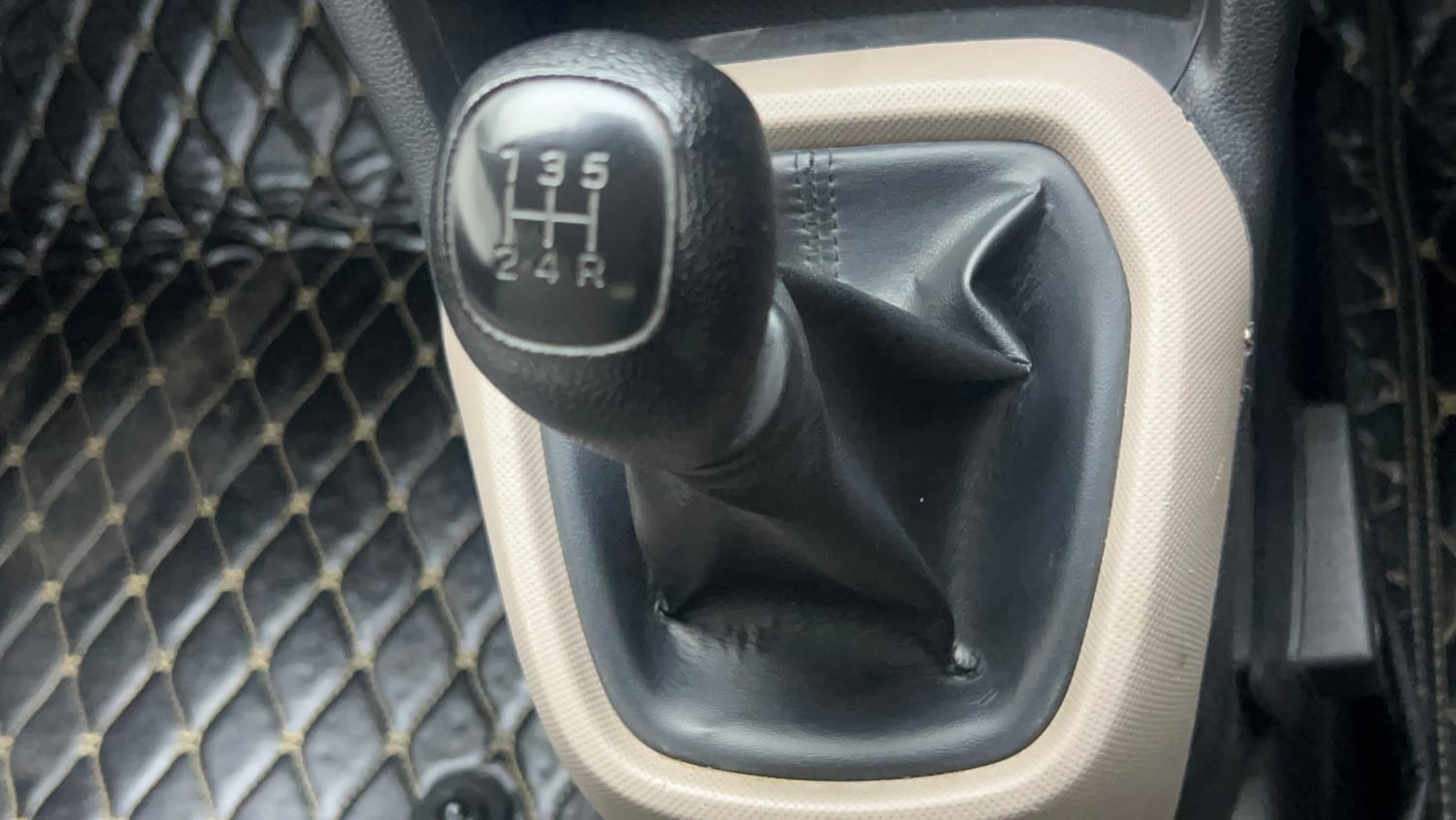 Used 2015 Hyundai Grand i10 Magna 1.2 Kappa VTVT Petrol Manual interior GEAR  KNOB VIEW