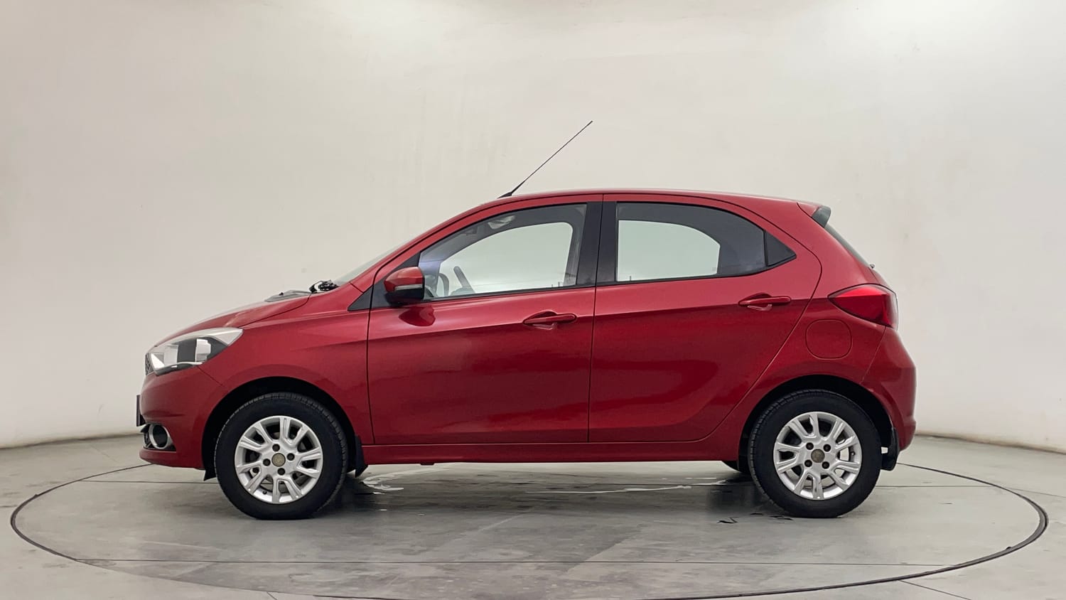 Used 2017 Tata Tiago Revotron XZ Petrol Manual exterior LEFT SIDE VIEW