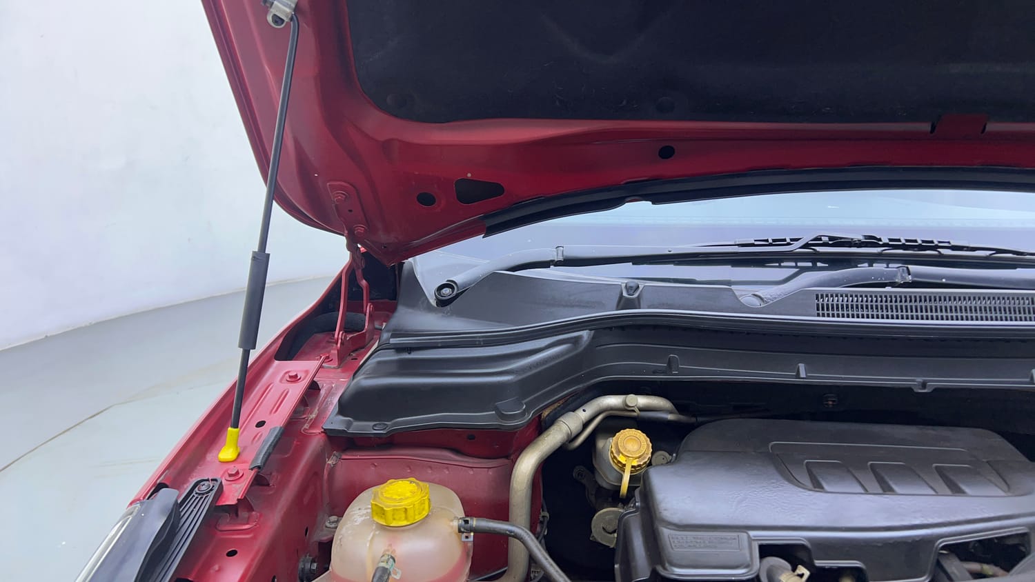 Used 2019 Mahindra XUV 300 1.2 W6 Petrol Manual engine ENGINE RIGHT SIDE HINGE & APRON VIEW