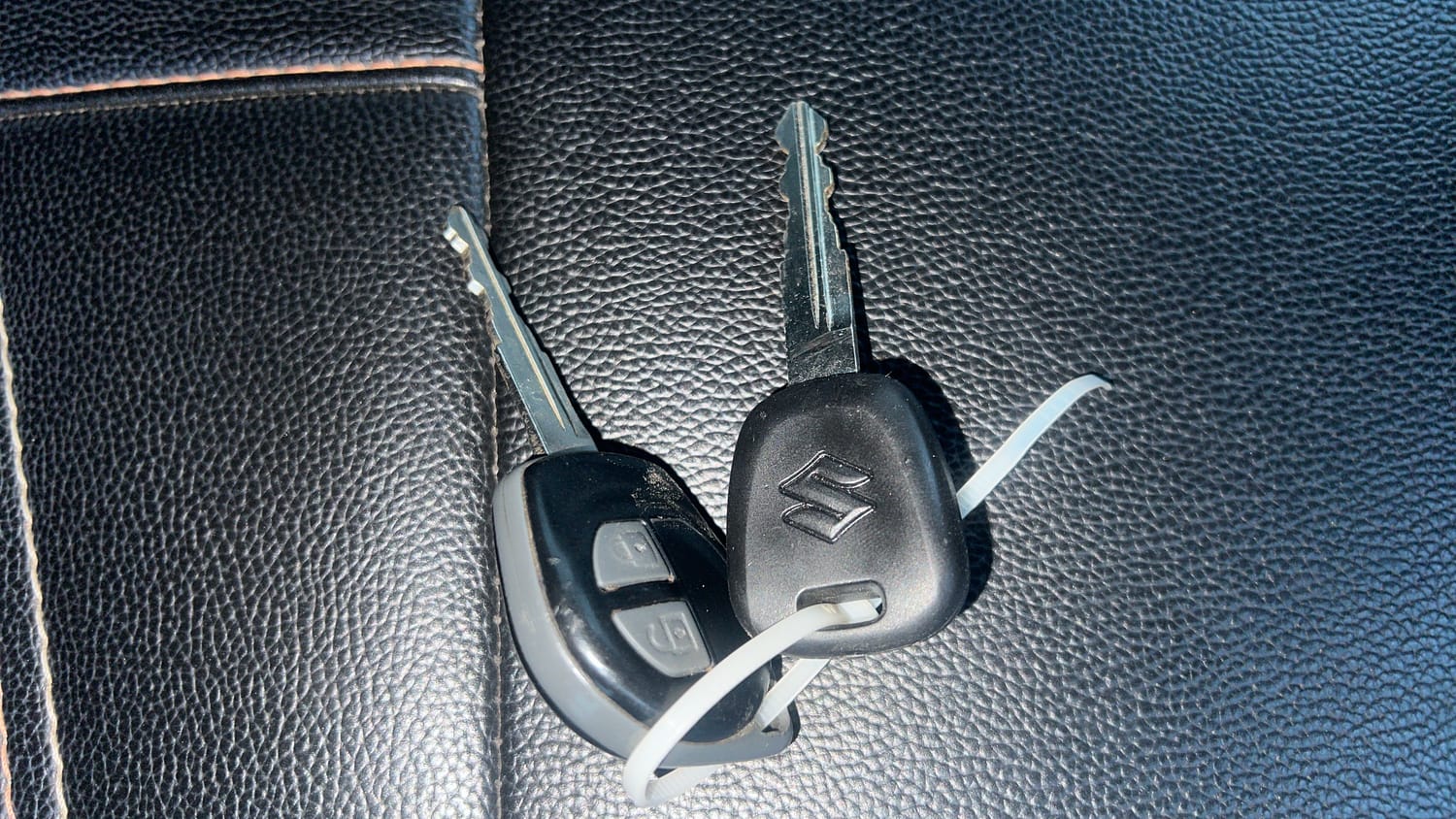 Used 2015 Maruti Suzuki Swift VXi Petrol Manual extra CAR KEY VIEW