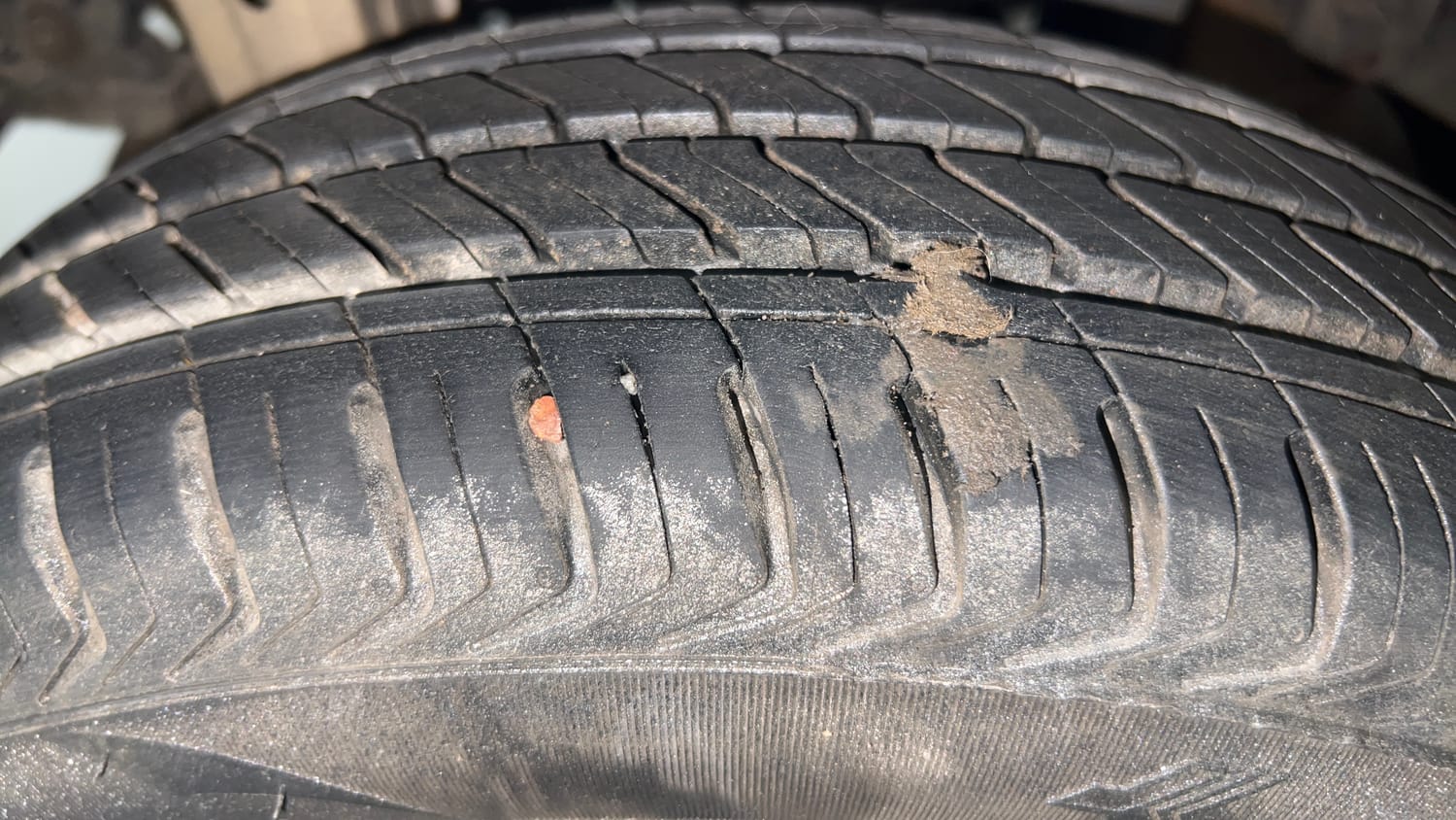 Used 2012 Maruti Suzuki Estilo VXi BS-IV Petrol Manual tyres RIGHT REAR TYRE TREAD VIEW