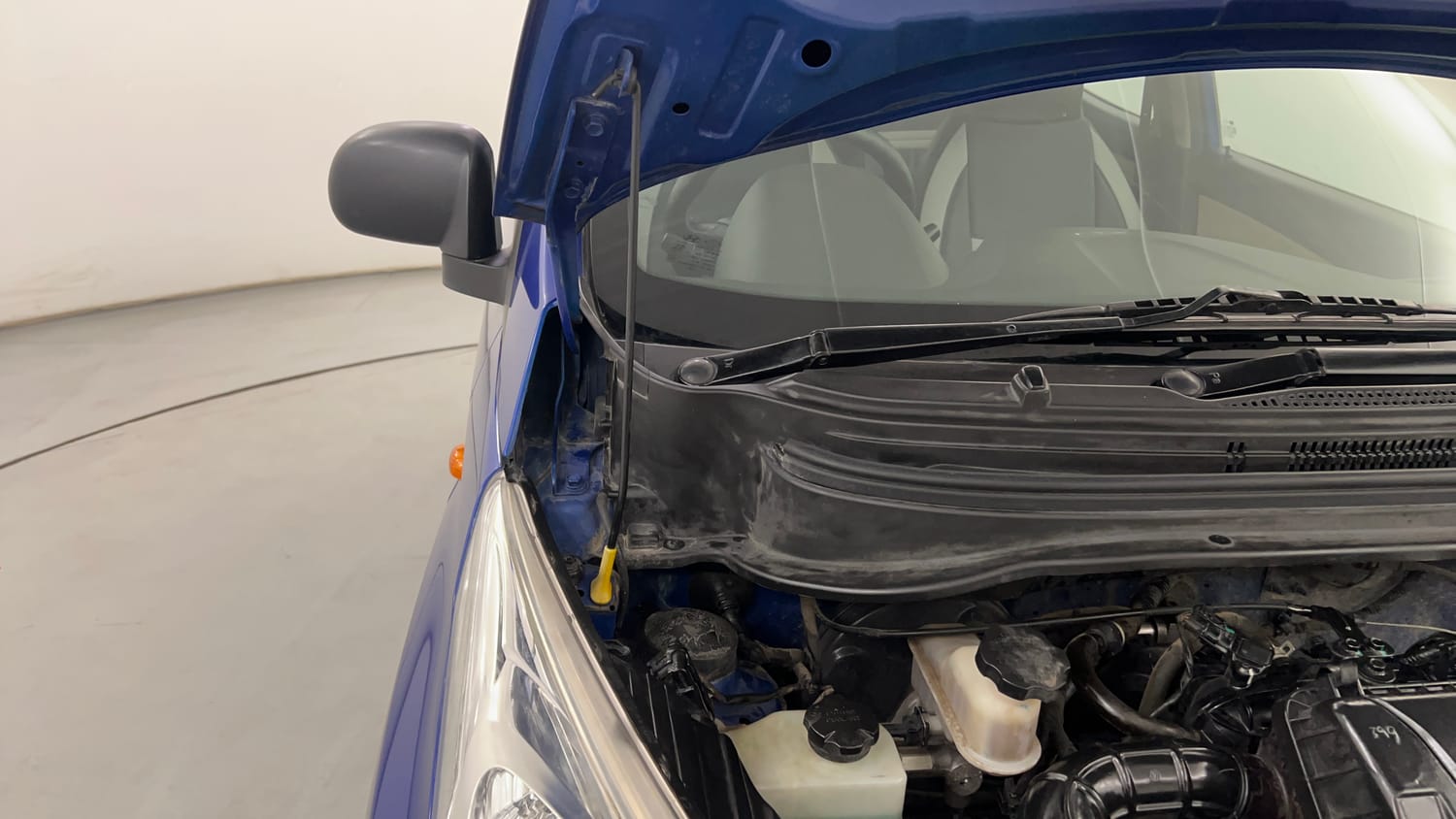Used 2016 Hyundai Eon Magna Petrol Manual engine ENGINE RIGHT SIDE HINGE & APRON VIEW