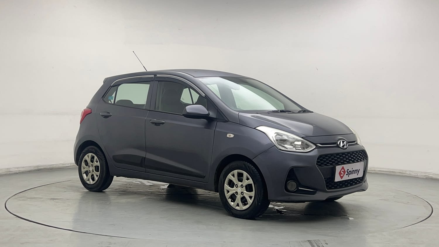 Used 2018 Hyundai Grand i10 Magna 1.2 Kappa VTVT Petrol Manual exterior RIGHT FRONT CORNER VIEW