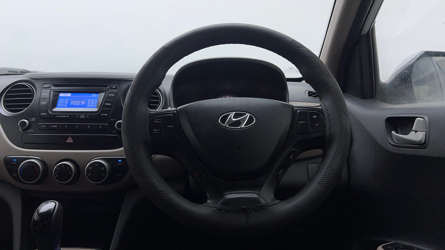 Used 2015 Hyundai Grand i10 Asta AT 1.2 Kappa VTVT Petrol Automatic interior STEERING VIEW