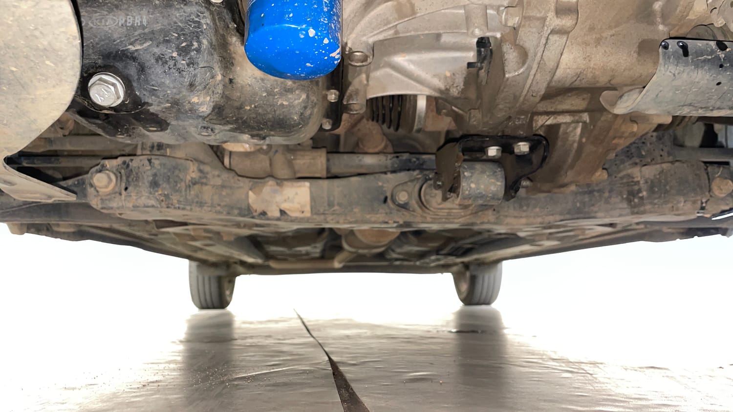 Used 2020 Hyundai Aura SX Plus 1.2 AMT Petrol Petrol Automatic extra FRONT LEFT UNDERBODY VIEW