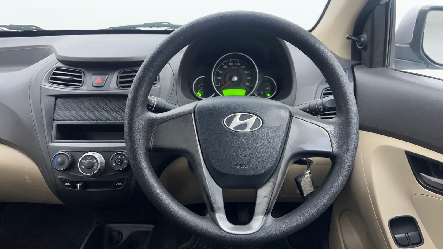 Used 2014 Hyundai Eon Sportz Petrol Manual interior STEERING VIEW
