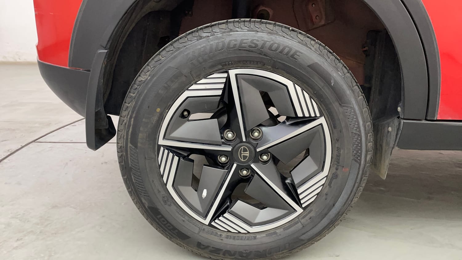 Used 2024 Tata Nexon Creative Plus S 1.2 Revotron Petrol 6AMT Petrol Automatic tyres RIGHT REAR TYRE RIM VIEW