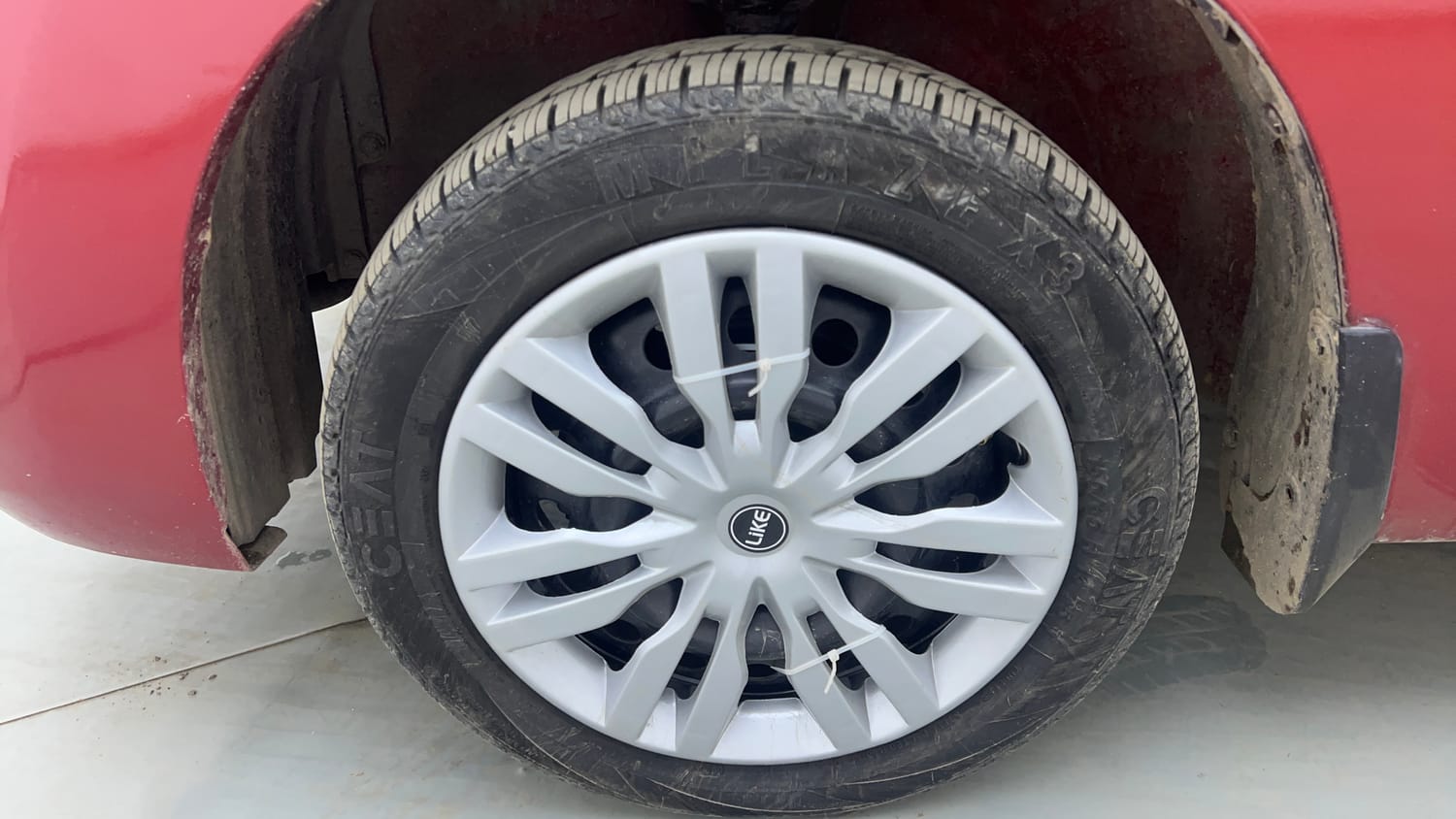Used 2017 Maruti Suzuki Wagon R 1.0 VXI AMT Petrol Automatic tyres LEFT FRONT TYRE RIM VIEW