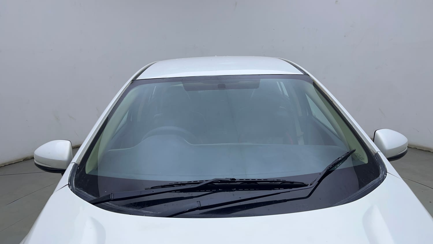 Used 2014 Honda City SV Petrol Manual exterior FRONT WINDSHIELD VIEW