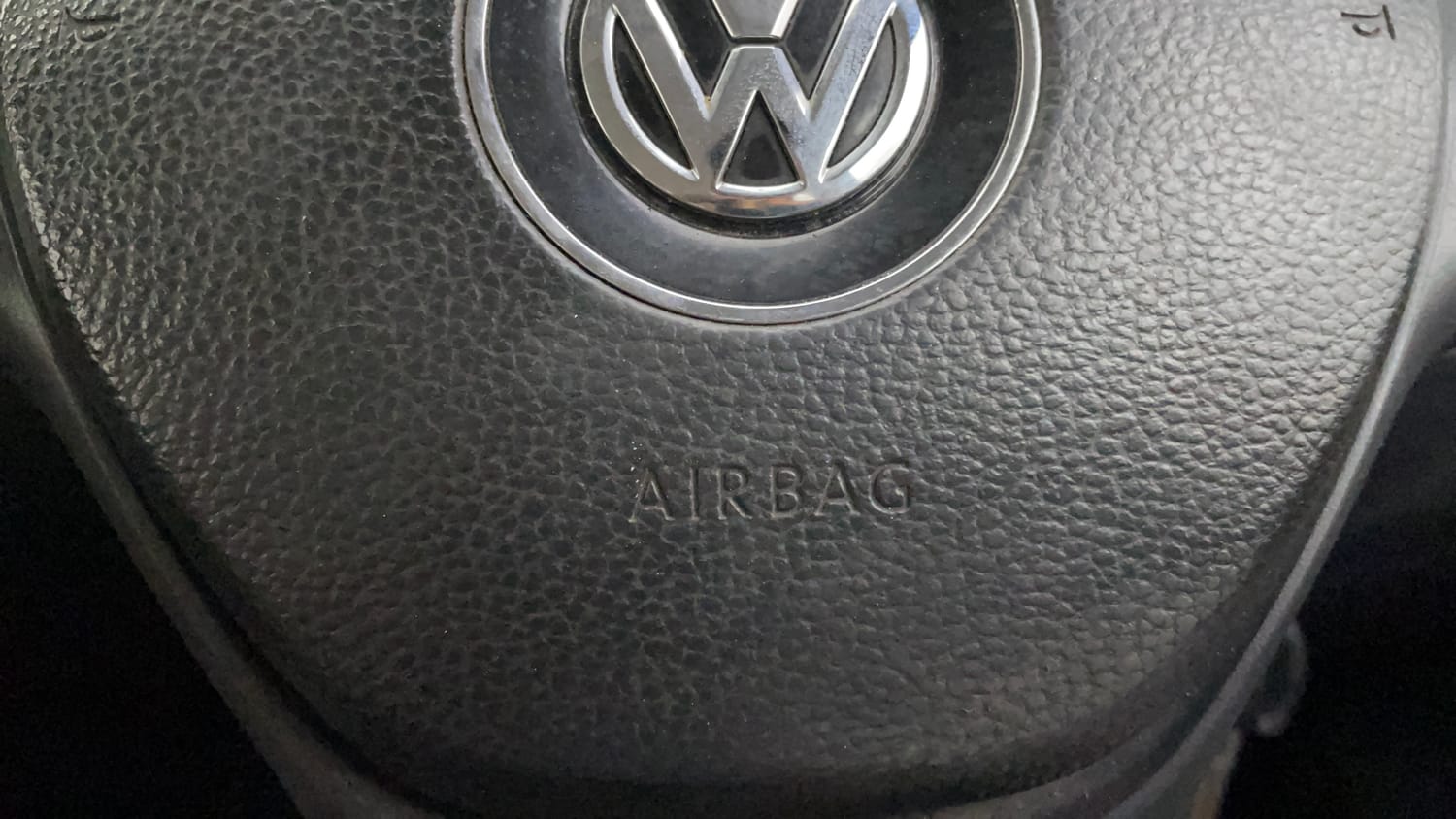 Used 2017 Volkswagen Ameo Trendline 1.2L (P) Petrol Manual top_features Airbags