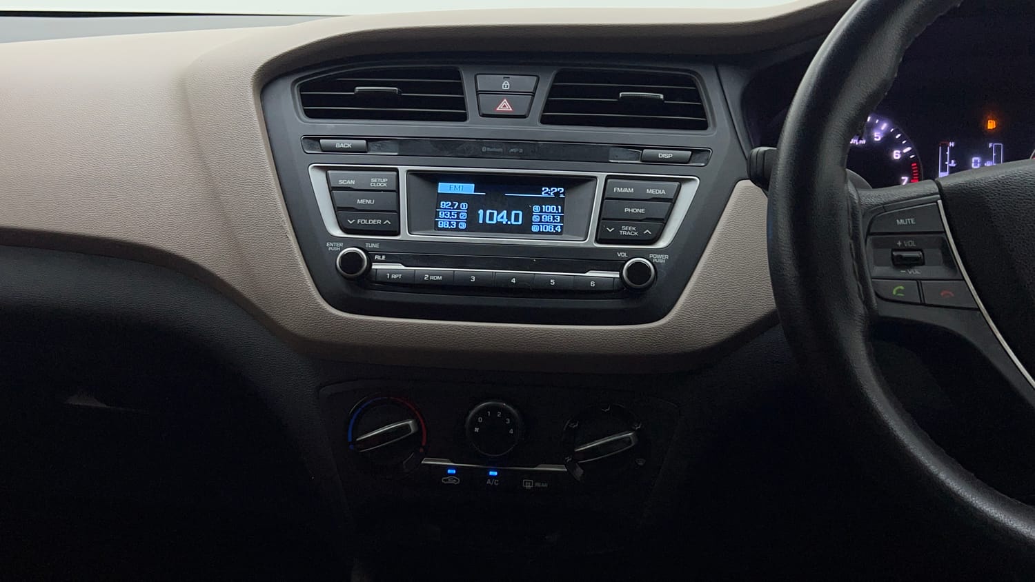 Used 2017 Hyundai Elite i20 Sportz 1.2 Petrol Manual interior MUSIC SYSTEM & AC CONTROL VIEW