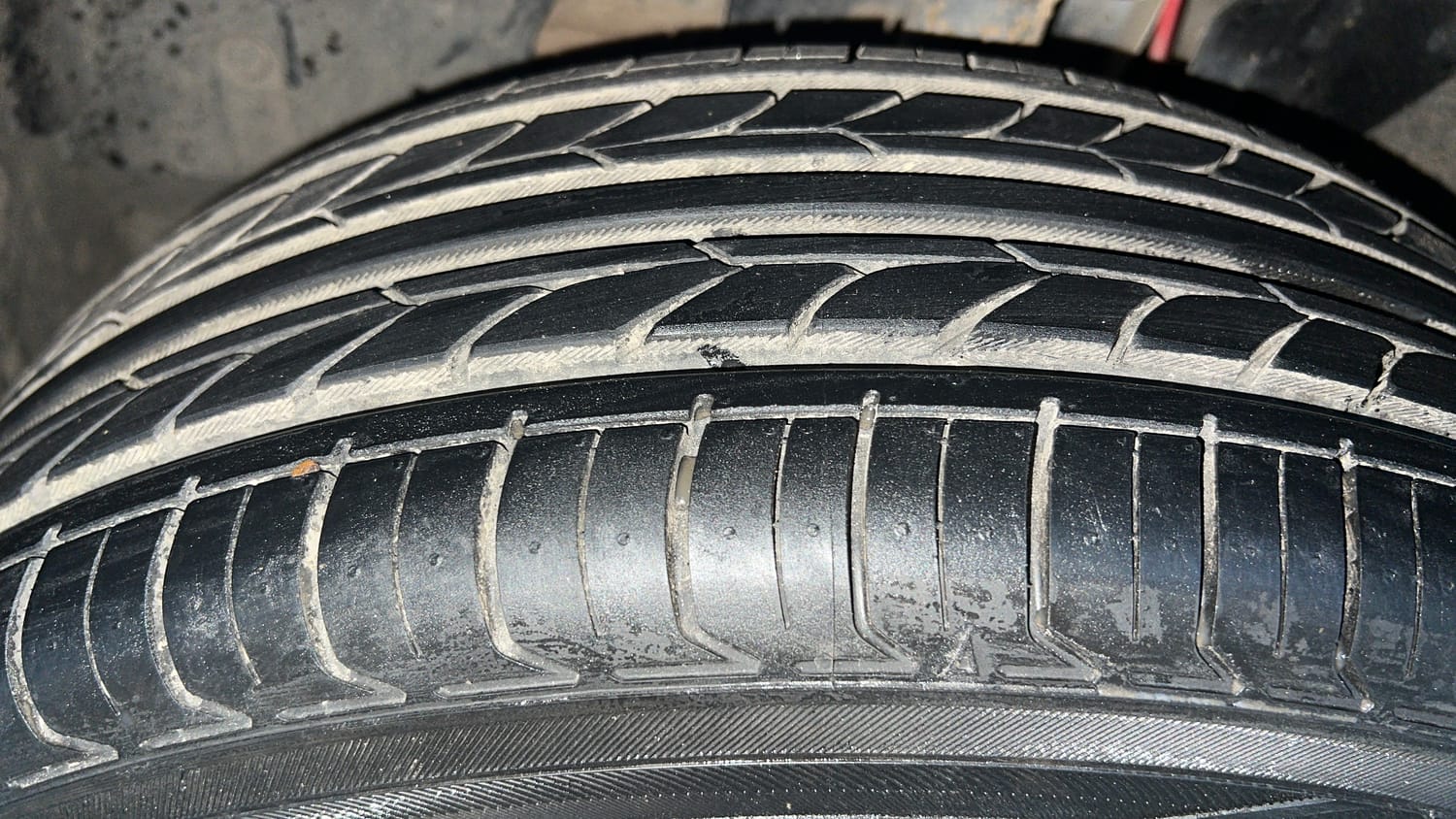Used 2023 Nissan Magnite XE Petrol Manual tyres LEFT FRONT TYRE TREAD VIEW