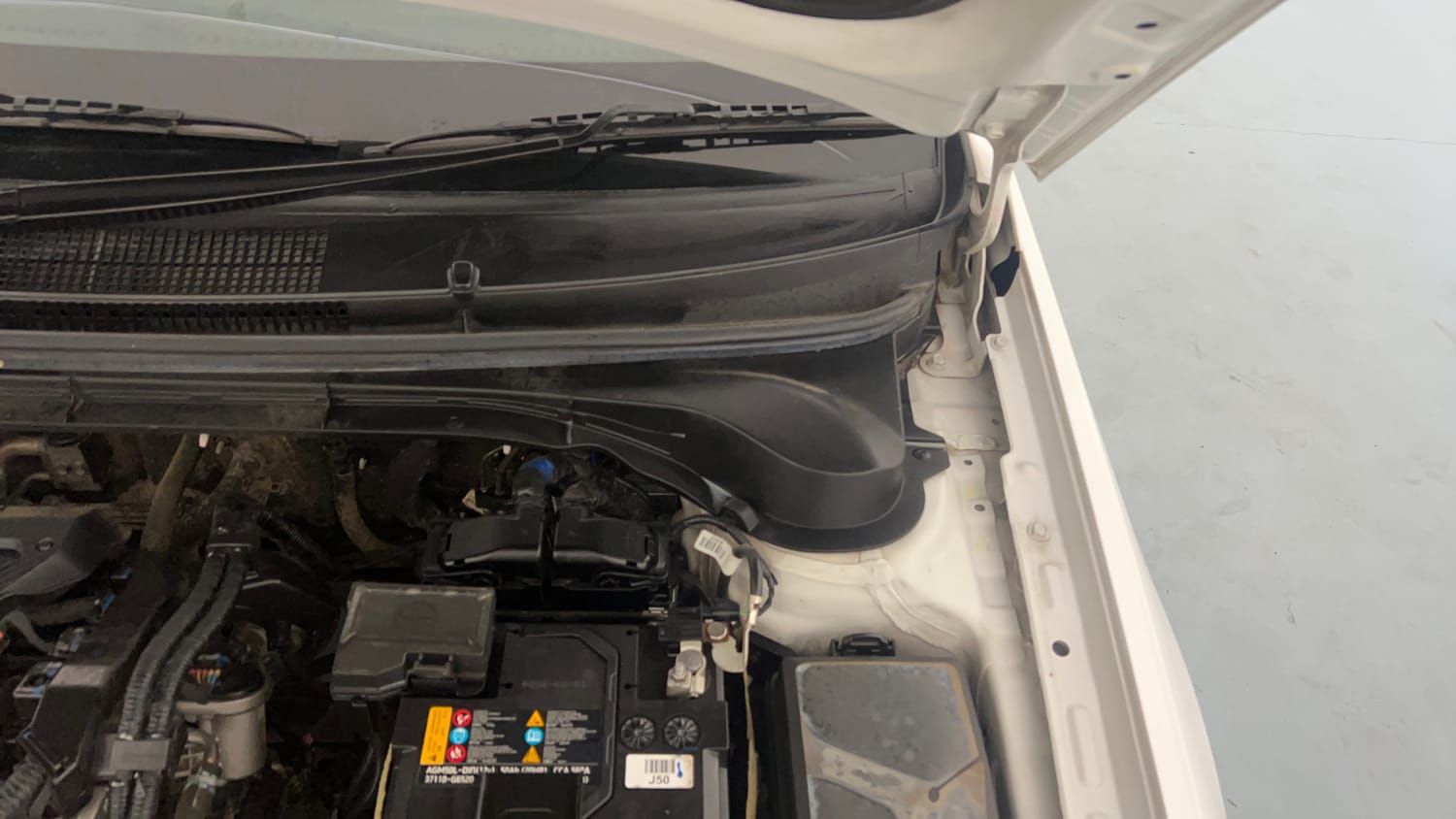 Used 2024 Hyundai Verna SX 1.5 Petrol MT Petrol Manual engine ENGINE LEFT SIDE HINGE & APRON VIEW
