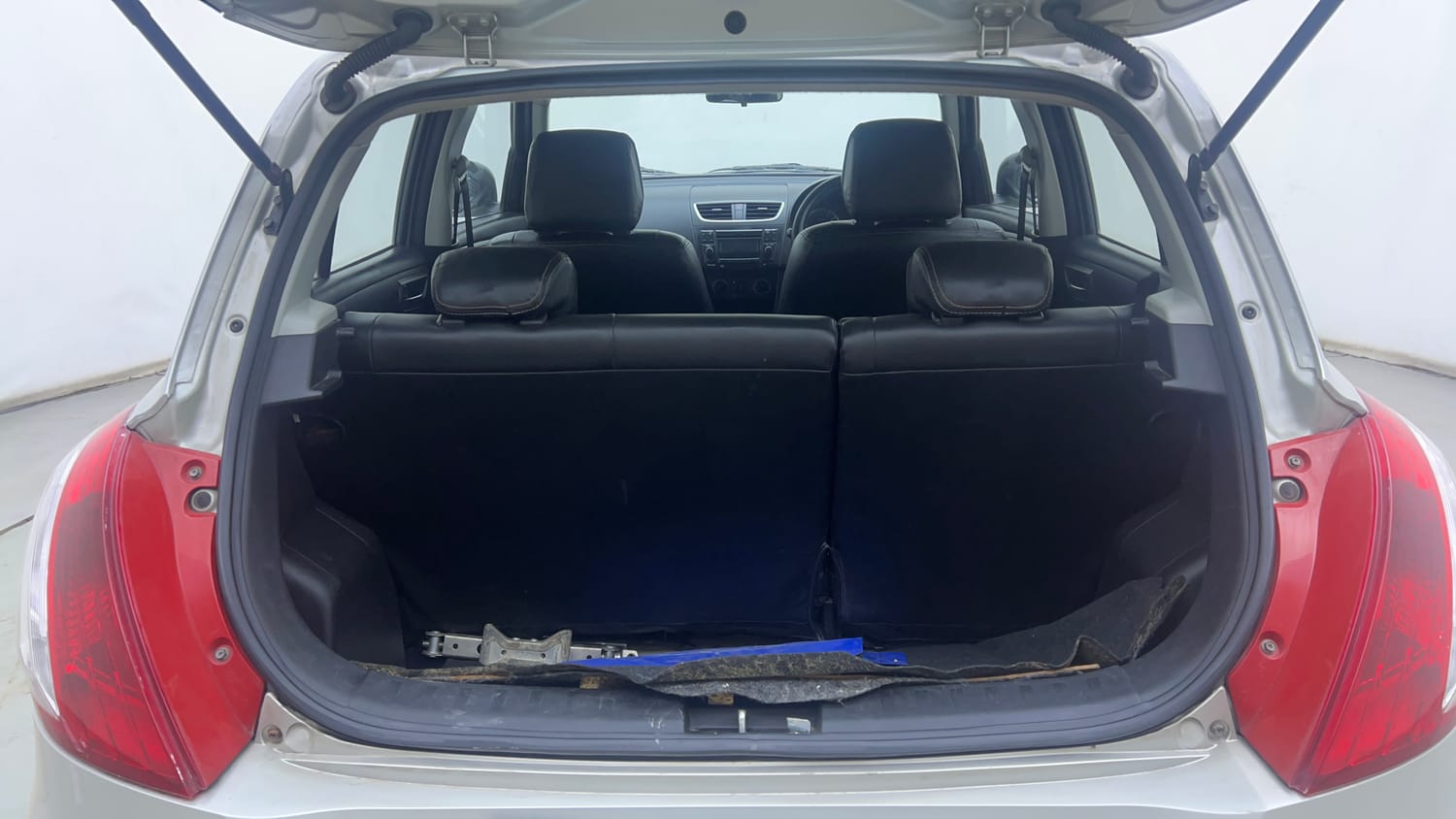 Used 2015 Maruti Suzuki Swift VXi Petrol Manual interior DICKY INSIDE VIEW