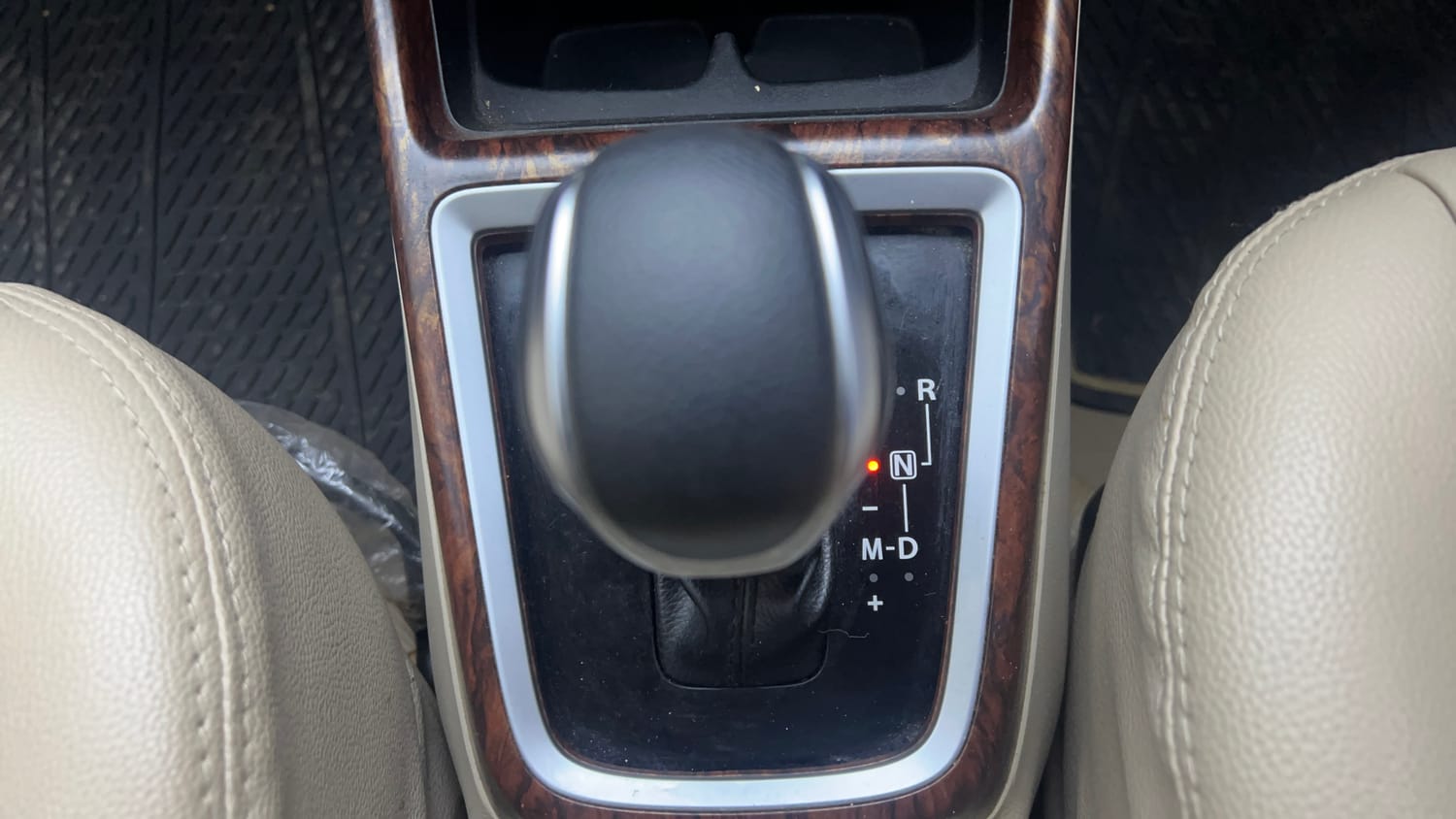 Used 2019 Maruti Suzuki Dzire VXi AMT Petrol Automatic interior GEAR  KNOB VIEW