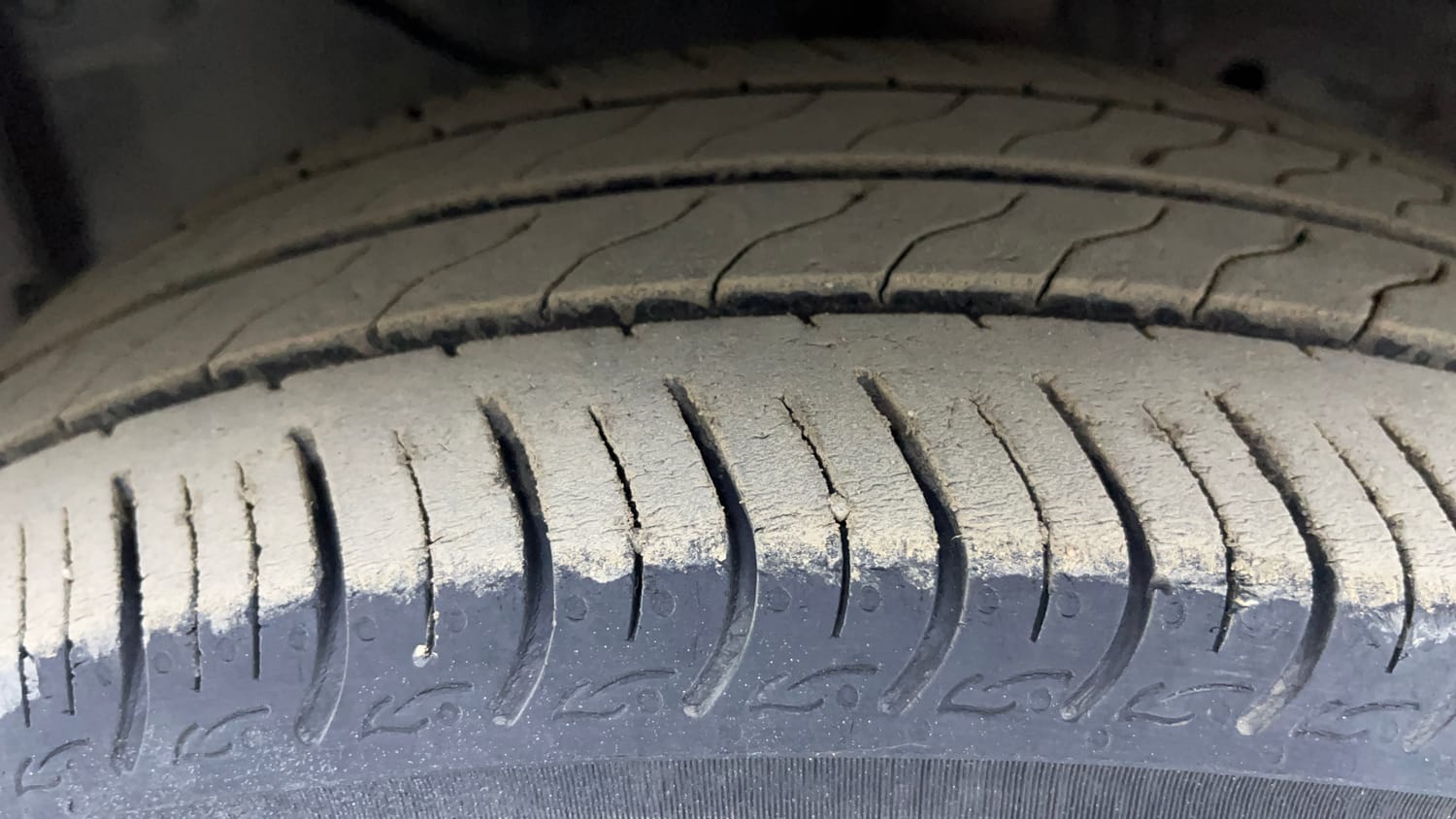 Used 2023 Honda Amaze VX 1.2 Petrol MT Petrol Manual tyres LEFT FRONT TYRE TREAD VIEW