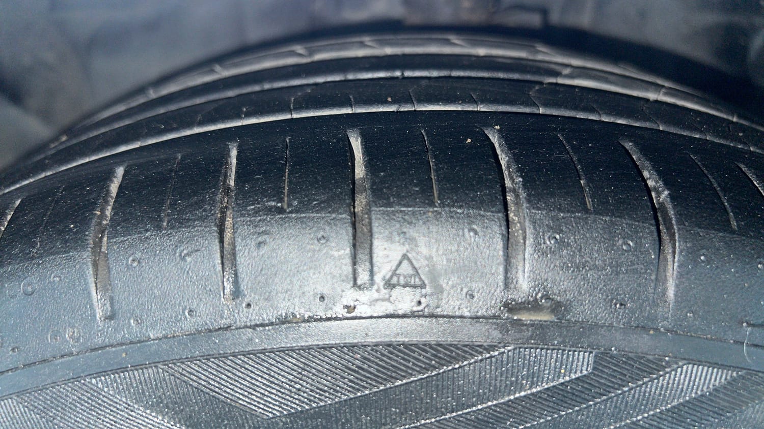 Used 2020 Ford Figo Aspire Titanium1.5 TDCi Diesel Manual tyres LEFT FRONT TYRE TREAD VIEW