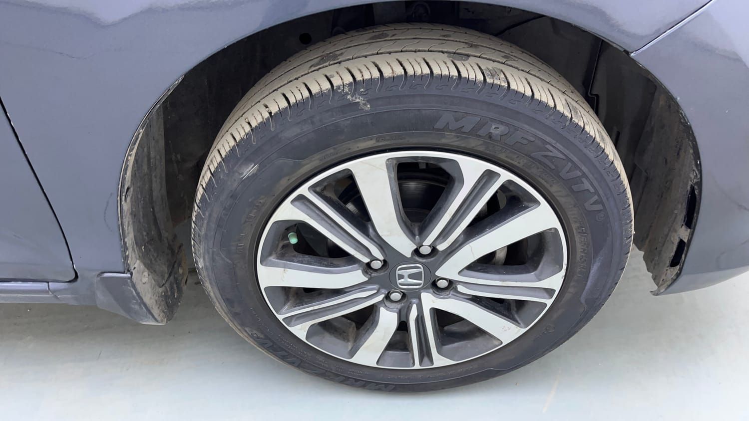 Used 2023 Honda Amaze VX 1.2 Petrol MT Petrol Manual tyres RIGHT FRONT TYRE RIM VIEW