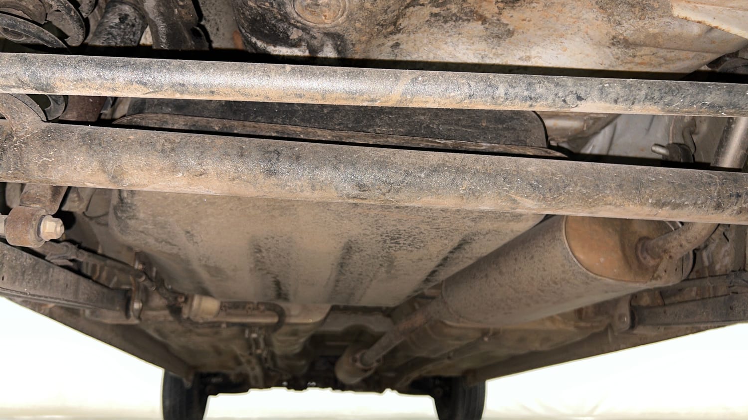 Used 2012 Maruti Suzuki Estilo VXi BS-IV Petrol Manual extra REAR UNDERBODY VIEW (TAKEN FROM REAR)