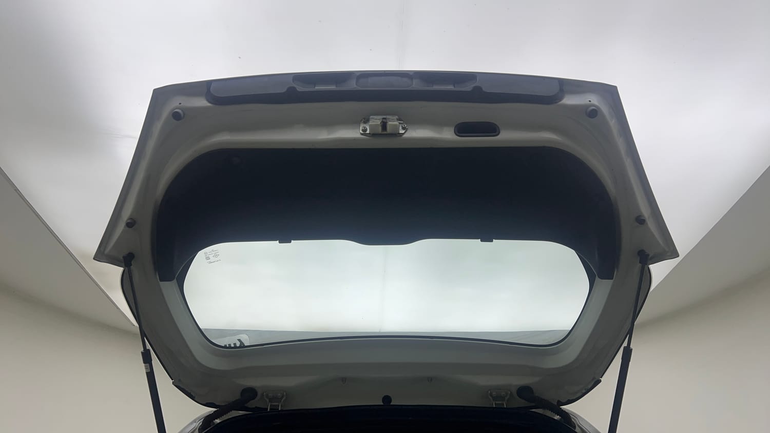 Used 2015 Maruti Suzuki Swift VXi Petrol Manual interior DICKY DOOR OPEN VIEW