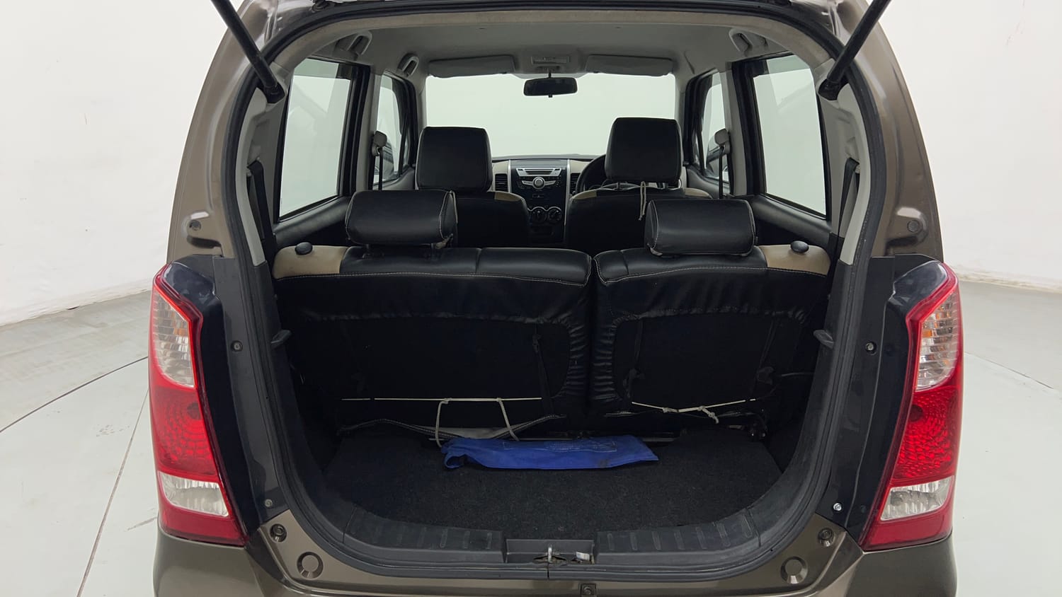 Used 2015 Maruti Suzuki Wagon R VXI Petrol Manual interior DICKY INSIDE VIEW